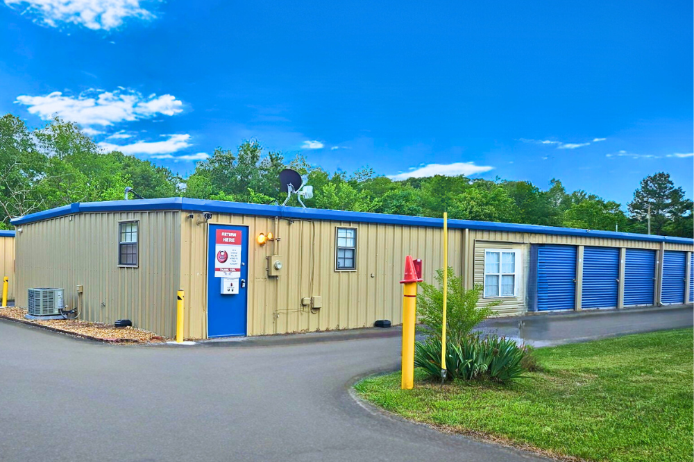 Anniston self storage with climate and drive-up options